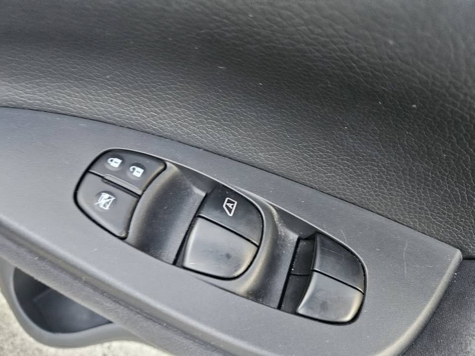 2013 Nisssan Pulsar STS turbo15.jpg